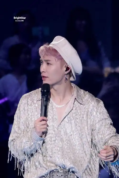 张艺兴超话#张艺兴2023大航海巡演#230805 深圳演唱会 戴着贝雷帽的小