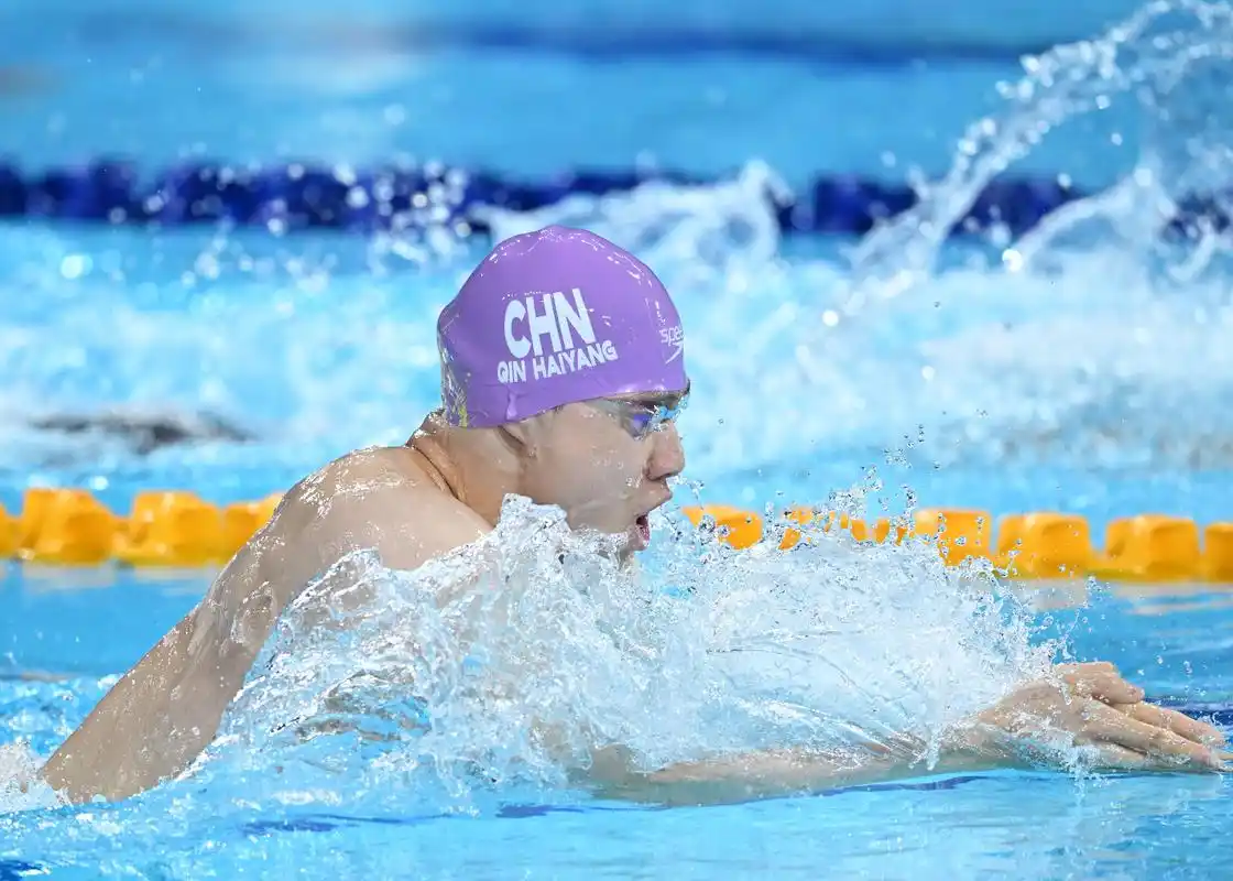 游泳——男子200米蛙泳:覃海洋夺冠