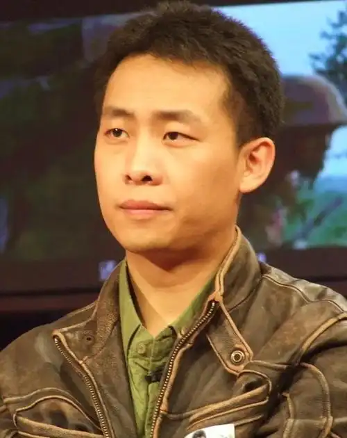 2023年年初,最火的一部电视剧是《狂飙》,在剧中饰演正面人物安欣的是