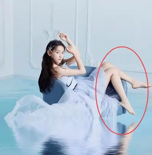 蒋依依脱下鞋子光脚拍摄,谁知意外被罗马脚抢镜,成娱乐圈"新晋腿精"