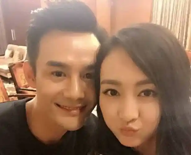 10月18日下午,王鸥和王凯同时在微博上发布了两张照片,并写了一篇文章