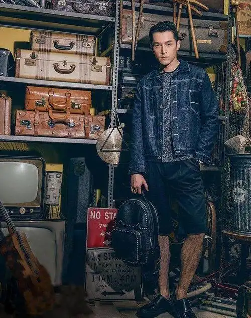 胡歌自爆烟瘾很重,粉丝看了腿毛秒懂