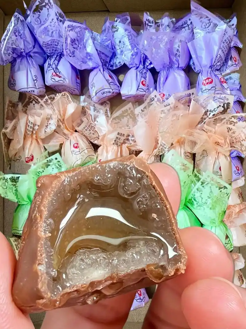 还有谁没有吃过!小时候只有过年才能看见这个酒心 巧克力!陪妈 - 抖音