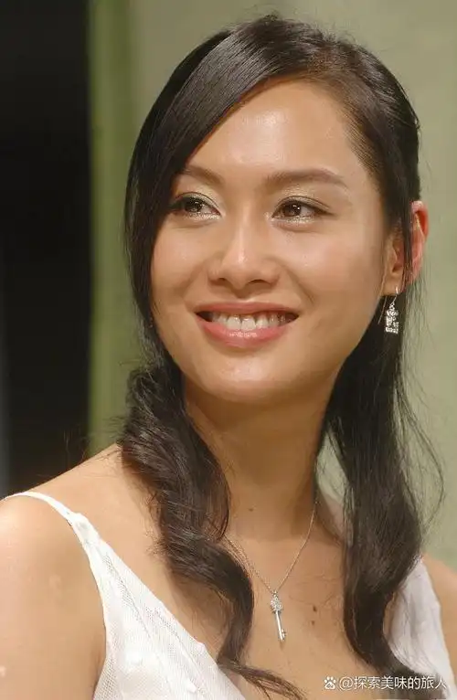 朱茵保养得非常好,但她的个人行为也需要在