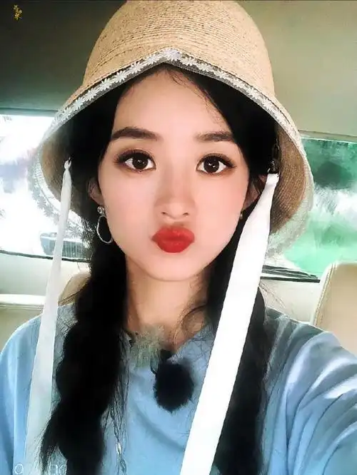 而是因为她的一个造型,引发了网友们的关注,9月17日,赵丽颖的一组造型