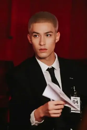 我必须要说一句 米卡帅得也太突出了!