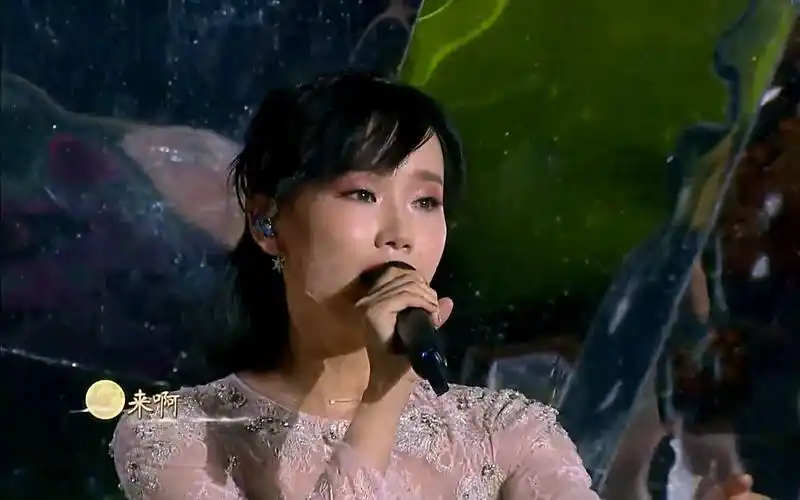 黄龄的《痒》声音酥到骨子里,男生都不敢听,听的心里痒痒的!