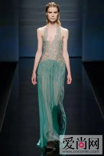t台上的时装表演透明装2013春夏时装周流行趋势