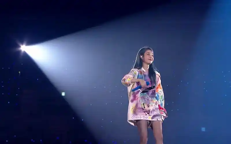 【蓝光顶级画质】iu的《bbibbi》&《blueming》燃到不行!