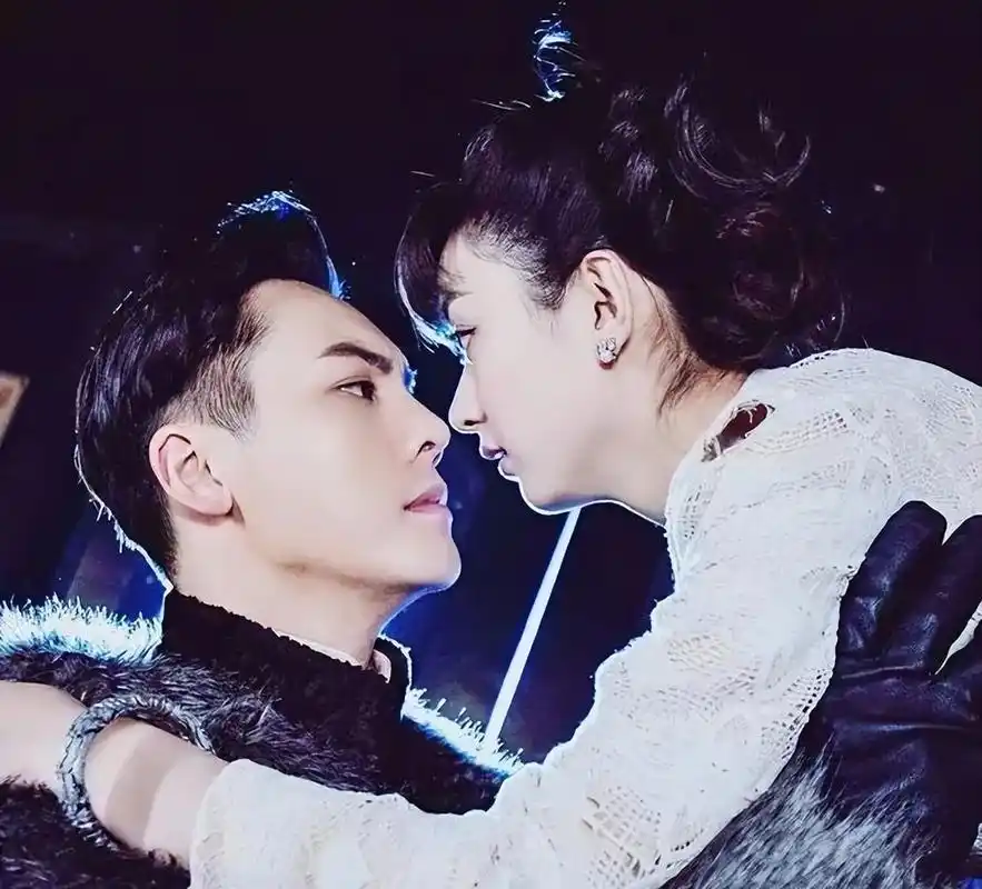 陈伟霆赵丽颖合唱《中国缘》,网友:梦回《老九门》