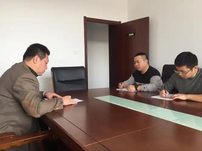 东河区城市管理综合执法局开展班子成员与分管部门负责人谈心谈话