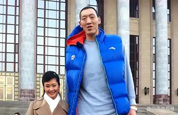 孙明明:现在打野球一场5万,妻子身高1米9,被称为世界最高夫妻