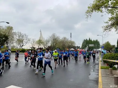 热搜冲顶组图欣赏2021青岛马拉松风采
