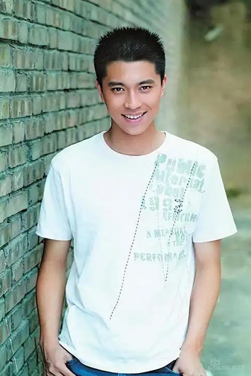 人帅戏好,只服这4位中年男星,剧里有能力当男主,剧外家庭幸福