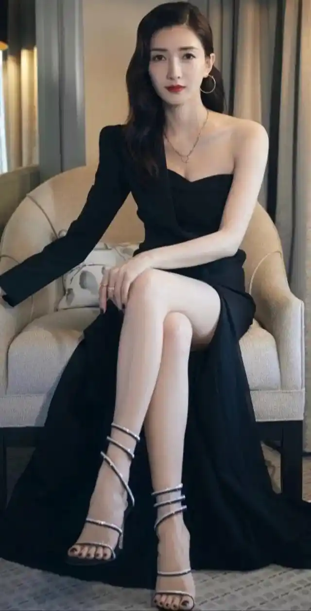 江疏影漂亮的小脚丫,怪不得被富豪追捧