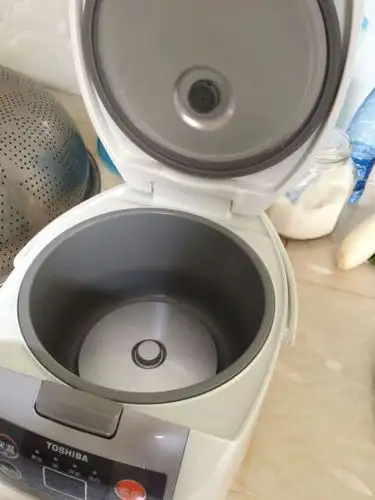 东芝(toshiba) rc-n15sn 微电脑大金涂层内胆电饭煲 4l