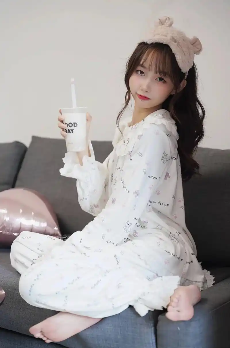 睡衣.在家里宅家的一天～#人像写真 #美女 #我的摄影日记  - 抖音