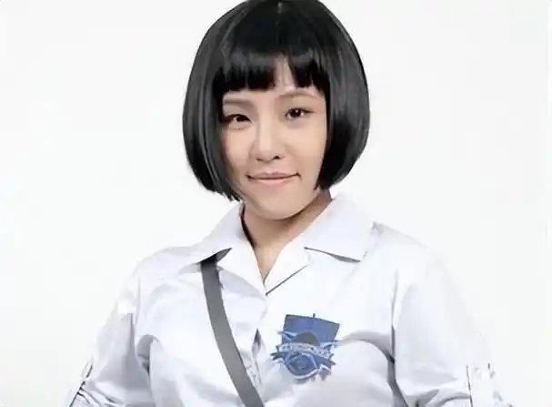 谢依霖丈夫肌无力,母亲精神失常,独自带俩娃这几年也太惨了?