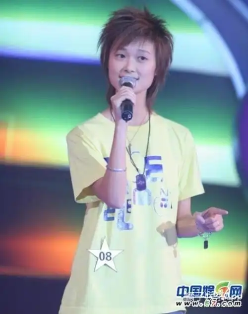 好了,话又说回来,她叫张晓钰,名字听起来是软妹,人家走的可是中性帅气