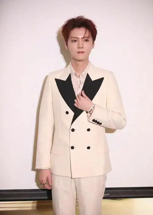 这两年来,鹿晗每一次亮相,他的状态都会引发大家的讨论,路人都觉得他