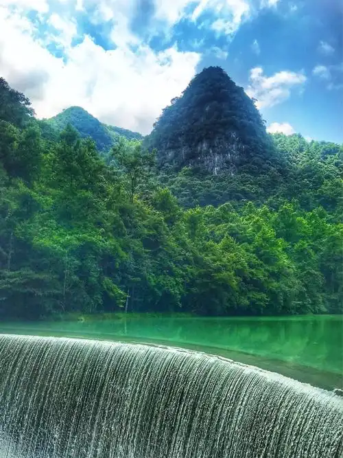 山那水 写美篇2018年5月15日我们随团来到贵州,之前曾看过贵州的风景