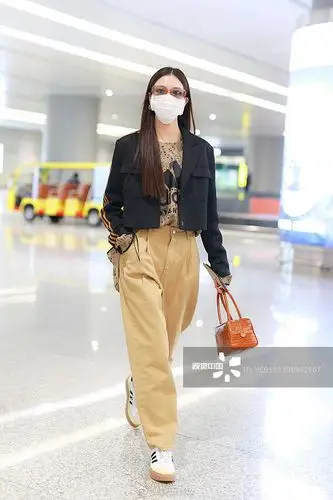 最新女星机场私服街拍!周笔畅太接地气了