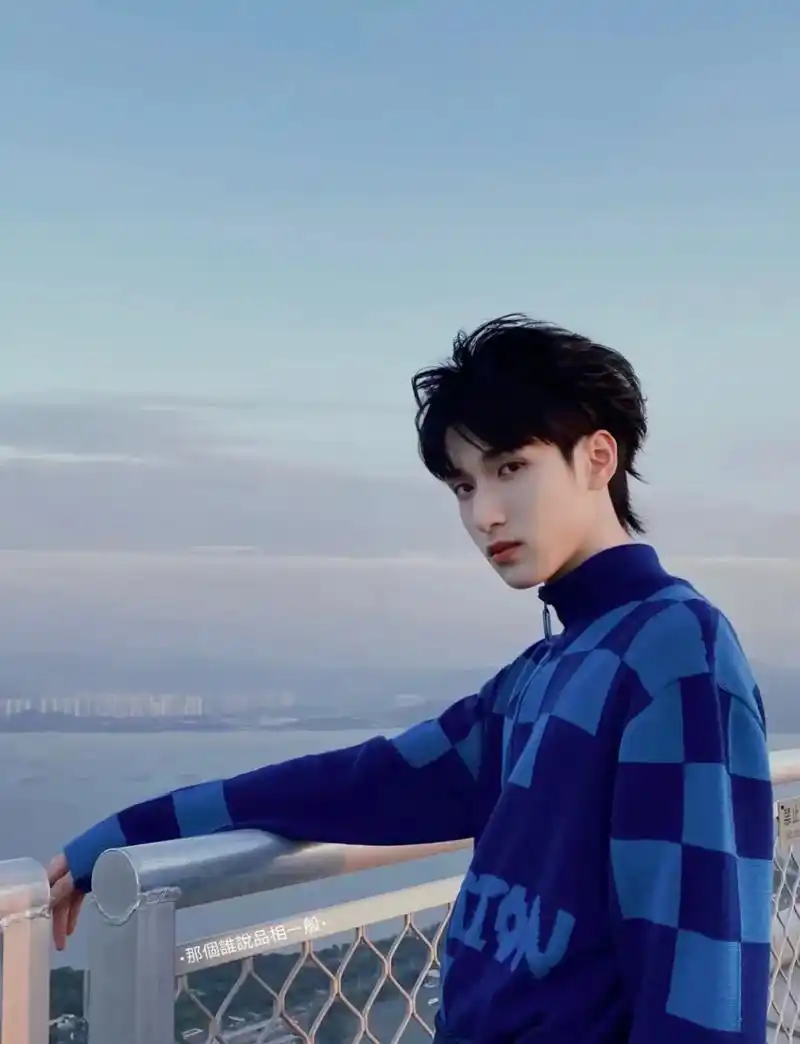 发一张你被点赞最多的照片 严浩翔: - 抖音