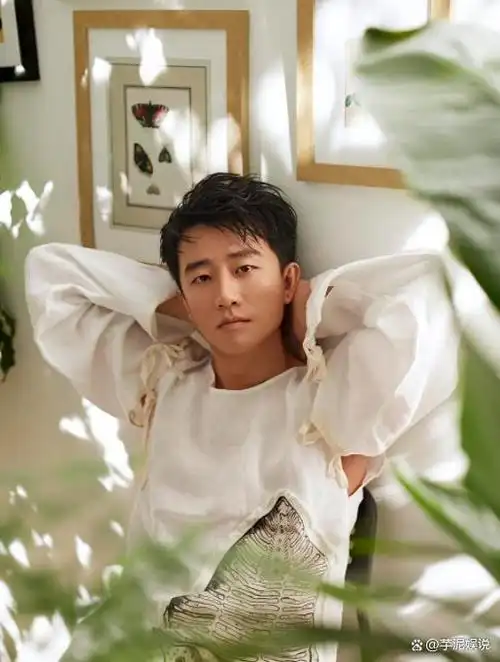 著名演员黄轩:单亲母亲抚养他长大,继母给予他温暖