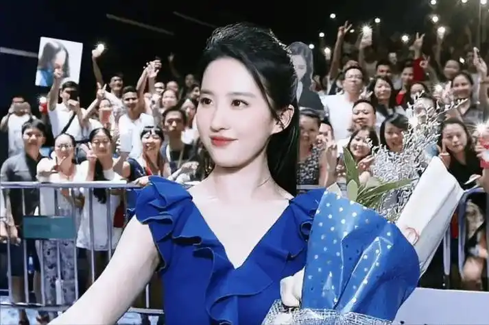 刘亦菲一场生日宴,将娱乐圈的"人情冷暖",展现得淋漓尽致!