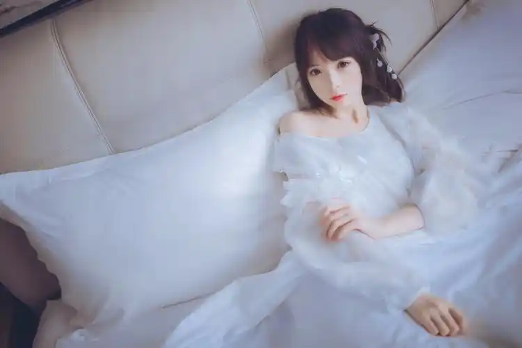 白色睡衣小姐姐