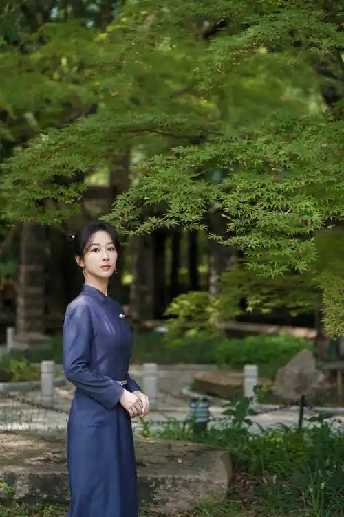 杨紫分享生活美照,甜美可爱宛如初恋,认真研读剧本超敬业