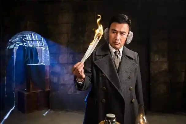 两部备受瞩目的谍战剧中,靳东,王志文,张志坚主演的《无间》和王劲松