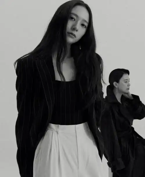 氛围感拉满的黑白色郑秀晶07