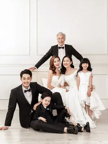 一年一张全家福,这份爱温暖而意味深长;照片就是有这样的力量,不会