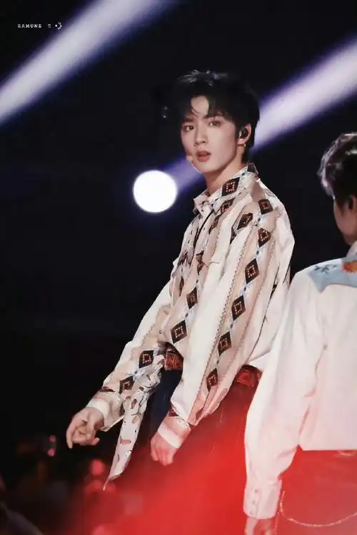 今天晚上的刘耀文也太帅了吧#刘耀文松弛感#唱歌跳舞都带着满满的松弛