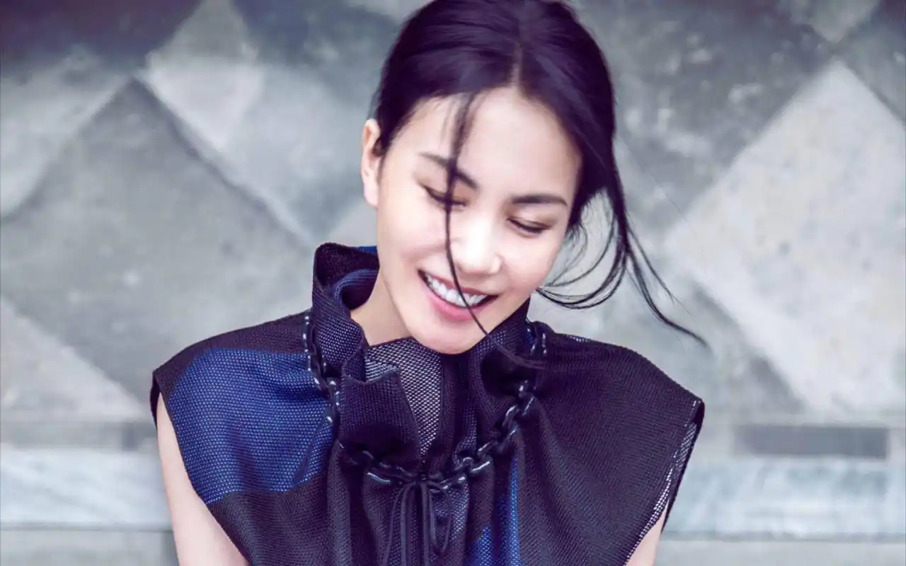 王菲【小众歌曲10首推荐】(上)-唯有她能承受灿烂夺目的喧嚣与极致的