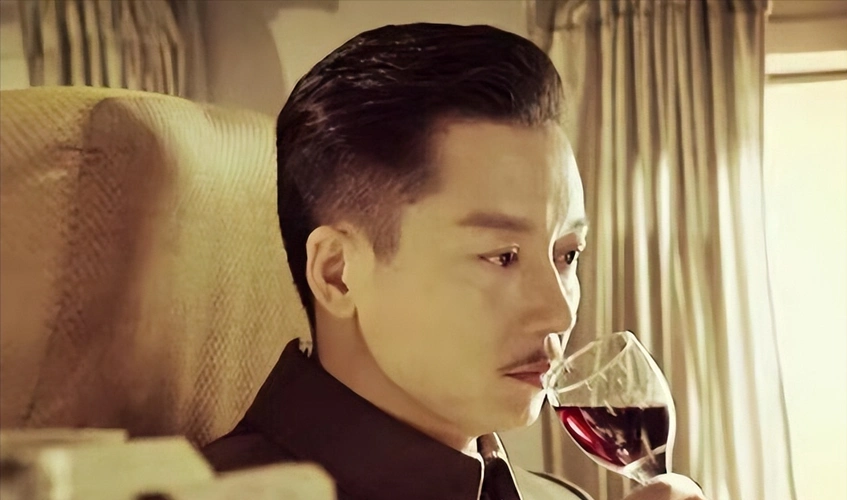 伪装者王天风贴身收藏于曼丽的照片揭开了他一生的隐痛