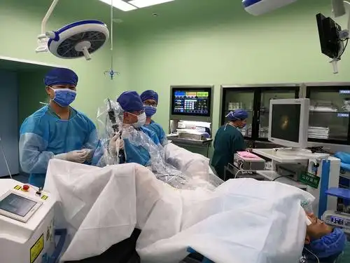 刘代顺院长亲自到泌尿外科查房指导工作,科室上下倍受鼓舞.