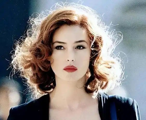 "全球最美的5位女星:五位令人惊叹的绝色佳丽"