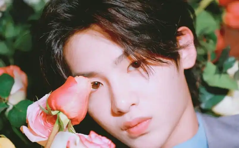 分享一组黄明昊图片给大家,图中的明星图片壁纸会点缀你的电脑桌面