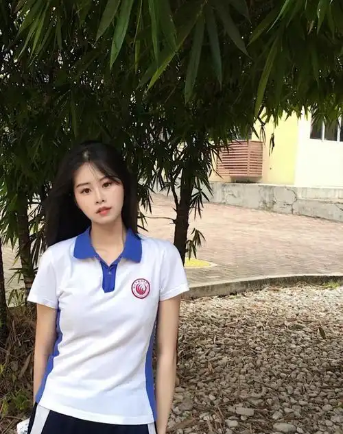 校服也这么卷了深圳校服推出防晒衣款家长却有新担忧