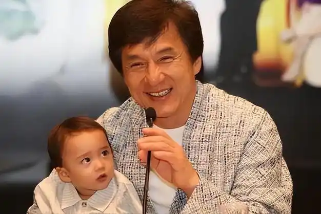 半岁宝宝出道拿影帝,戏里把成龙"弄哭",17年过后他怎样了?