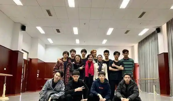 易烊千玺胡先煦李兰迪为何从不缺席期末考,看看当年刘烨章子怡就知道