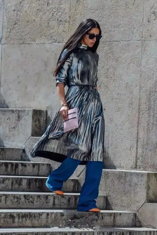 在裙子里面穿裤子,你怎么这么时髦呀!