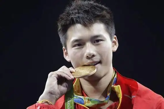 陈艾森凸起大包图片姑娘们看了集体捂脸娇羞