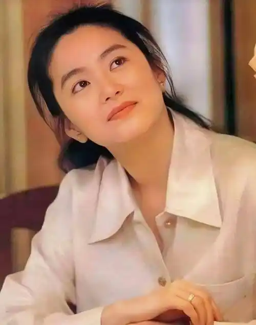 一代佳人林青霞:年轻时真是惊艳了时光,美得清丽脱俗_审美_时期_角色