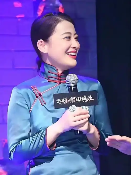 47岁的梅婷这次真美出圈了,穿上旗袍优雅大气!_网易订阅