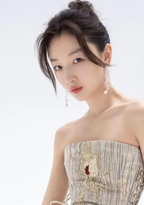 在谷雨邂逅周冬雨