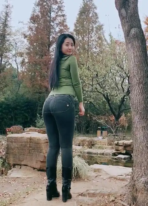 普通牛仔裤微胖女人穿出了时尚美优雅显示好气质