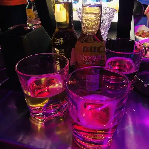 其实自己也有这样的状况 只是没她们严重 发生了这些事就会选择喝酒